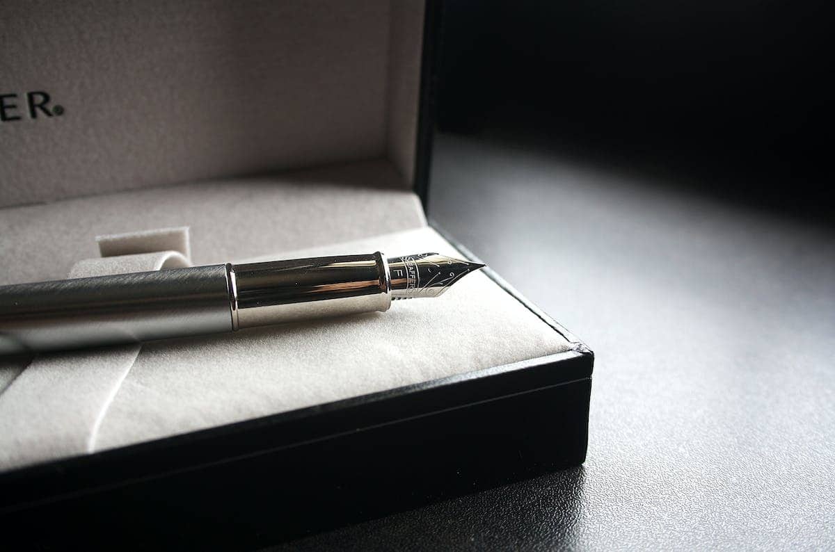 Comment enlever les taches de stylo bille sur du cuir Pop Your Beauty